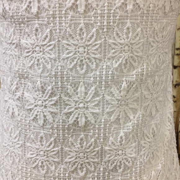 SIGNATURE STUDIO Lace & Eyelet Tunic - Picture 7 of 14